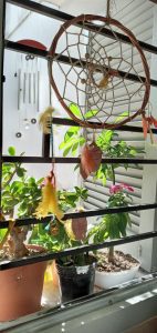 Objetos Mágicos para Armonizar tu Hogar: Atrapasueños, Atrapasoles y Más.
