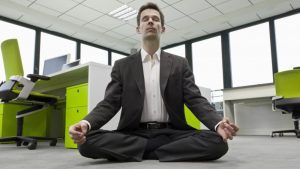 Cómo sobrellevar las distracciones mientras meditamos.