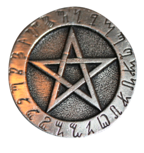 Símbolos amuletos y talismanes de protección.