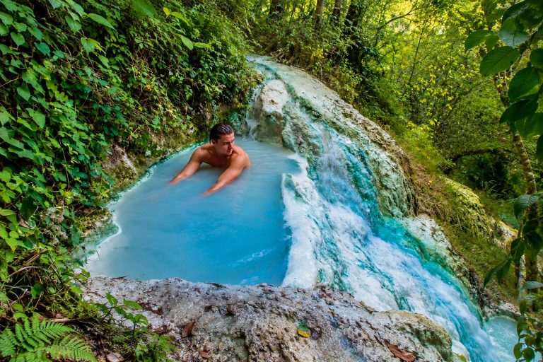 Imagen de portada de «Aguas Termales: Beneficios, Precauciones y Contraindicaciones para una Terapia Natural Profunda».