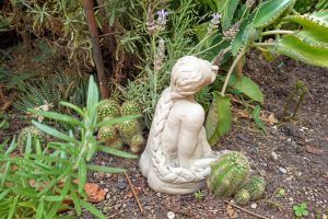 El Arte de Conectar con tu Energía Femenina Divina: Rituales, Reflexiones y Prácticas Sagradas