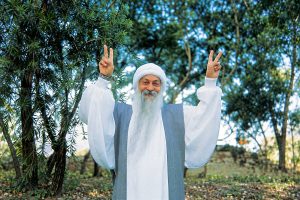 Vida y obra de Osho: el gurú indio que cautivó al mundo