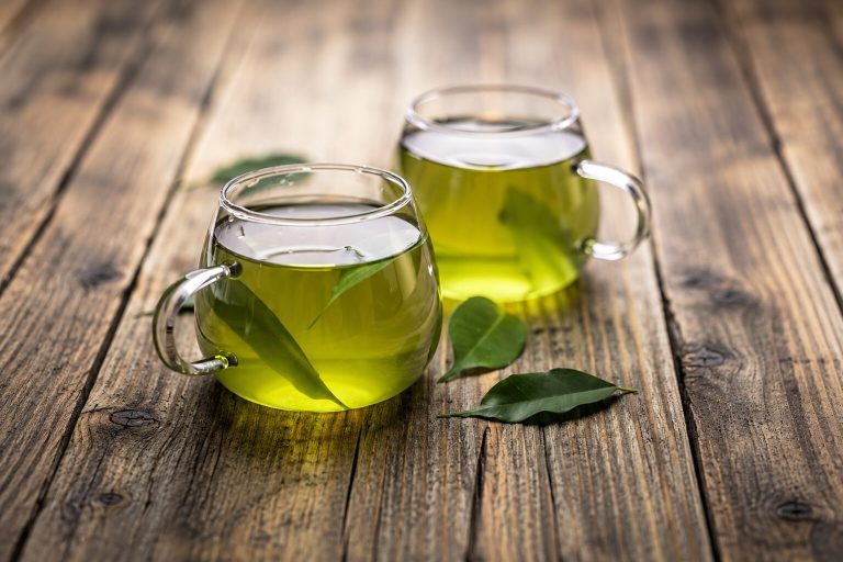 Imagen de portada de «Los beneficios del té verde para la meditación: promoviendo la relajación y la energía».